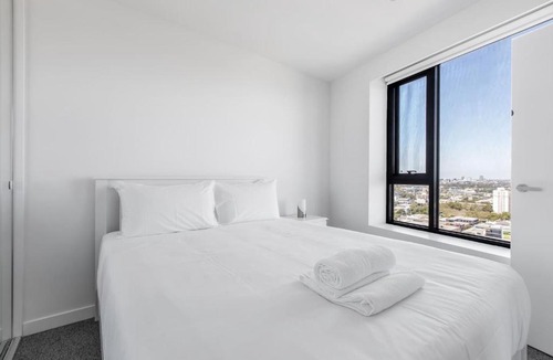 Southbank Apartment | Hancock Viewpoint - Resort-Style Simplicity