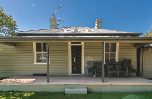 High Range House | Handleys Cottage | Pet Resorts Australia Adjacent