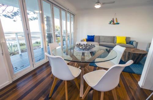 Beachmere House | Happy Tides