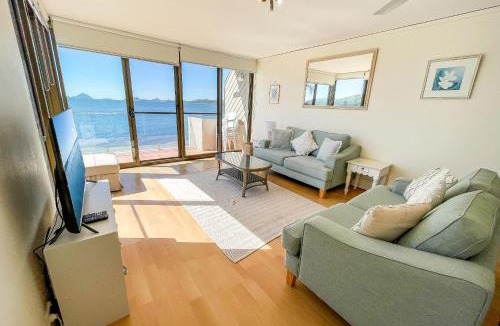 Soldiers Point Apartment | Harbourside 13 fantastic waterfront unit