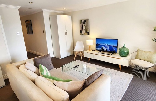 McMahons Point Apartment | Harbourside Escape: Sunlit Outdoor Terrace & Harbour Views