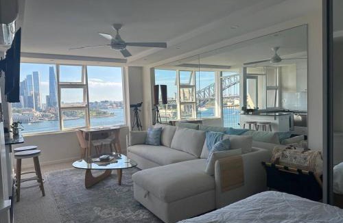 McMahons Point Apartment | Harbourview Studio with Iconic Fireworks Views