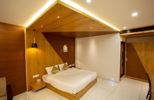 Palakkad Hotel | Hasco Tower Business Hotel Stay close to Palakkad junction railway station