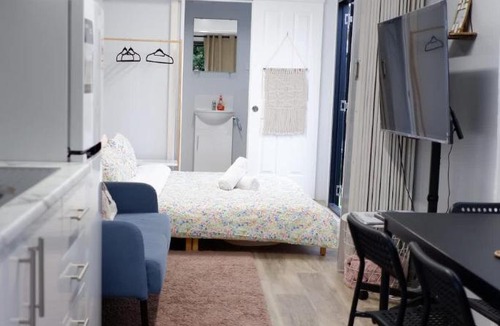South Nowra House | Havenly Stay A Tiny Home Central Location with Firepit & Spa