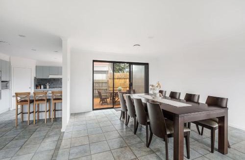 Safety Beach House | Hearthstone Haven - Spacious Beachside Group Getaway