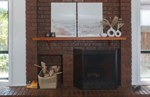 Safety Beach House | Hearthstone Haven - Spacious Beachside Group Getaway