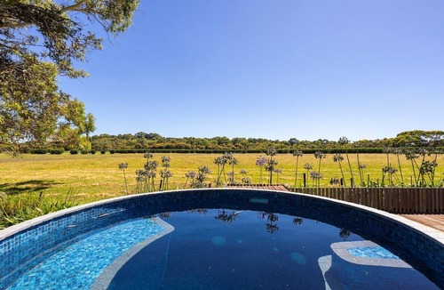 Flinders House | Heated Plunge Pool and Tennis Court - Flinders
