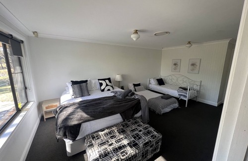 O'connell House | Heated Pool and Tennis Court for large groups