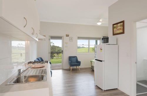 Central Tilba House | Henkley Cottage 4 Daniel