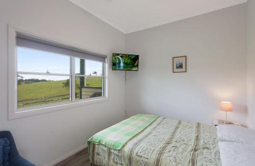 Central Tilba House | Henkley Cottage 4 Daniel