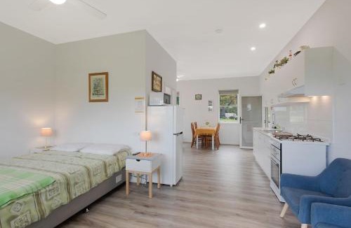 Central Tilba House | Henkley Cottage 4 Daniel