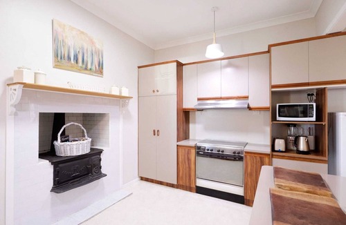 Tenterfield Apartment | Heritage Home with BBQ & Outdoor Fire Pit