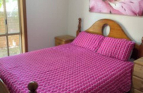 Yarrawonga House | Hidden Oasis on Piper. Park your car and walk to everything