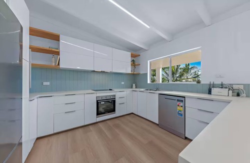 Hideaway Bay House | Hideaway Bay- Beach Front Haven
