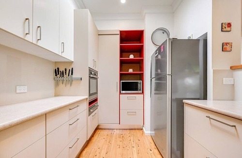 Orange House | Hideaway on March Fireside Garden Walk to CBD