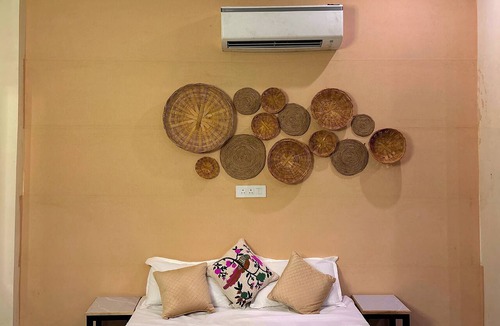 Mansarovar Apartment | High table | The Yak | City Park | Mansarovar