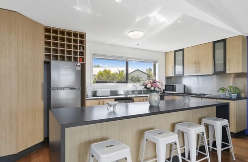 Torquay House | Highlander Haven 8a