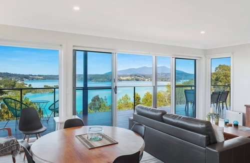 North Narooma Apartment | Hillcrest Views of Wagonga