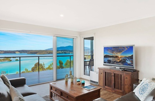 North Narooma Apartment | Hillcrest Views of Wagonga