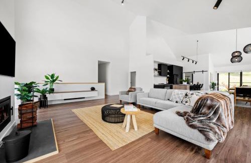 Bright House | Hilltop at Bright