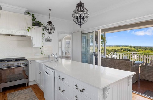 Milton House | Hillview House - A stylish country escape with breathtaking views