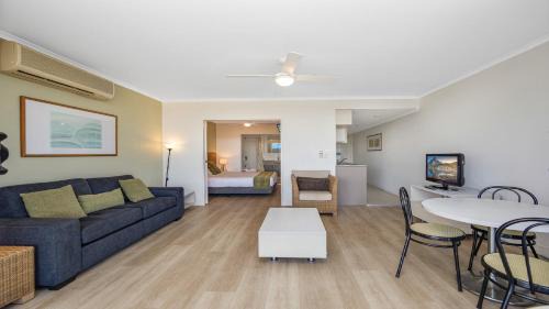 Ettalong Beach House | Hinterland Luxury - 1 Bedroom Hinterland View Apt