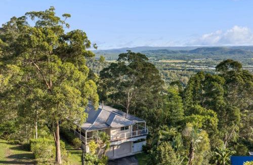 Ninderry House | Hinterland Tranquil Escape with Beautiful Views