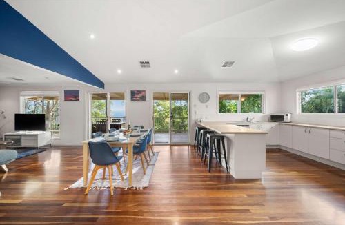 Ninderry House | Hinterland Tranquil Escape with Beautiful Views