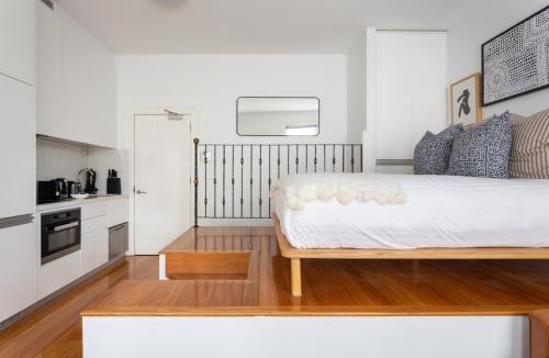 Lewisham Apartment | Historic Art-filled Studio Close to Transport