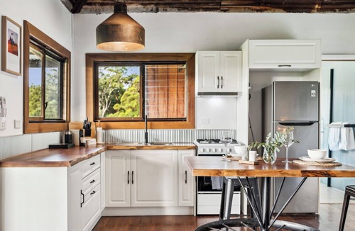 Coramba Apartment | Hitching Rail Hut - Romantic Rural Retreat with Outdoor Bath