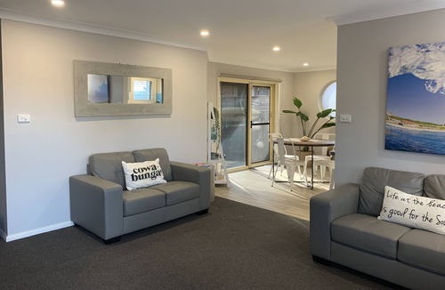 Merewether House | Hoggy's @ Merewether Beach - Close to Everything