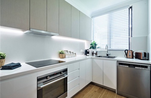 North Bondi Apartment | HolidayRento 2BR Bondi Beach with Air Con & Pool
