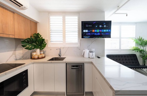 Bondi Apartment | HolidayRento Bondi Beach View Rooftop Pool