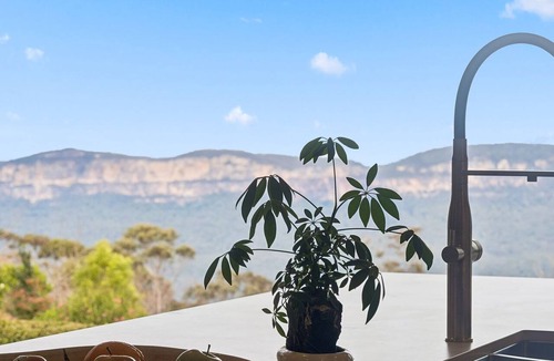 Leura House | Honeysett - breathtaking escarpment views