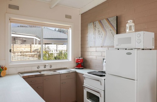 Silverleaves Apartment | Honeysuckle Beach Haven