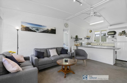 Silverleaves House | Honeysuckle Grove, Beach Unit in Silverleaves.