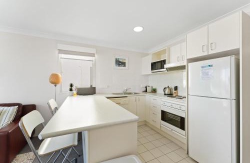Jindabyne House | Horizons 216 - Deluxe Lake Front Studio l Pool l Tennis l Air-Con