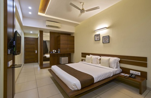 Kolhapur Hotel | Hotel 3 Leaves Kolhapur
