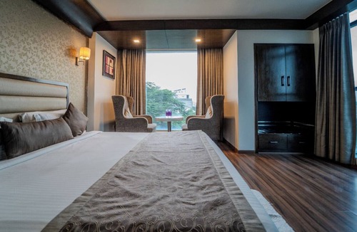 Shyam Nagar Hotel | Hotel Aditya Park Regent