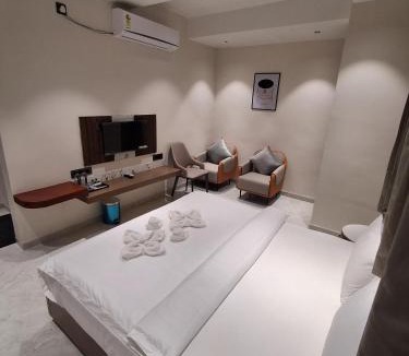 Akalkot Hotel | Hotel Aishwarya