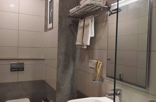 Kalapettai Hotel | Hotel Aura by Woco Stays