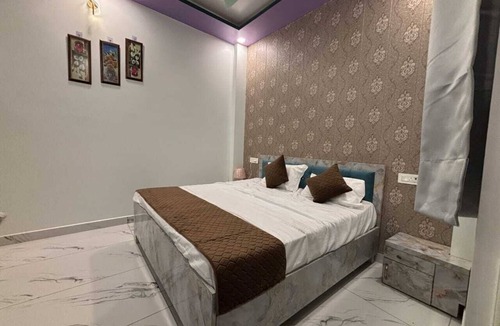 Naini Hotel | Hotel BDC