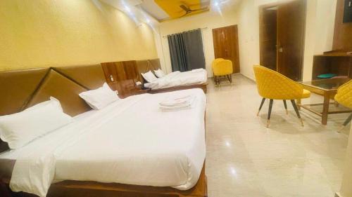 Mayapur Hotel | Hotel Blue Moon