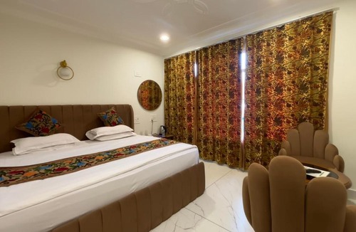 Dal Lake Hotel | Hotel Crescent