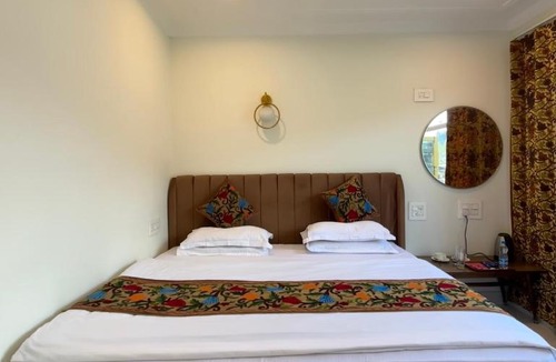 Dal Lake Hotel | Hotel Crescent