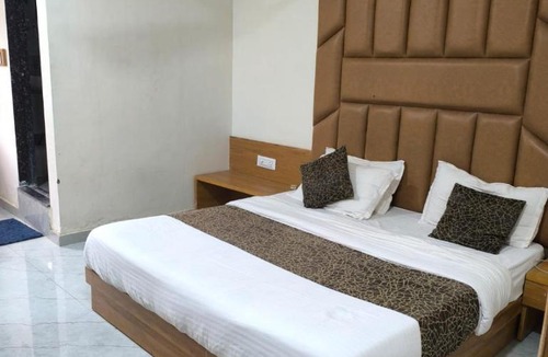 Gandhinagar Hotel | Hotel Crystal