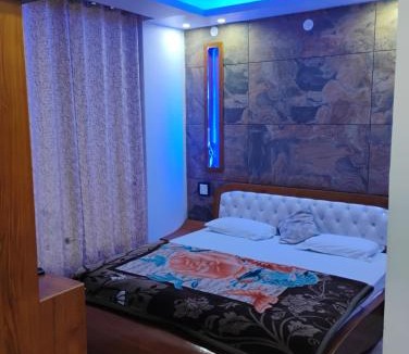 Renuka Hotel | Hotel Dhan Luxmi