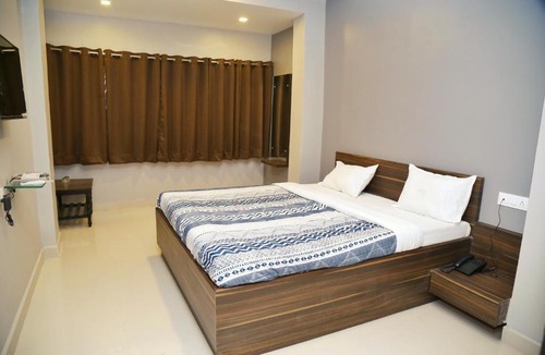Solapur Hotel | Hotel Dhruva