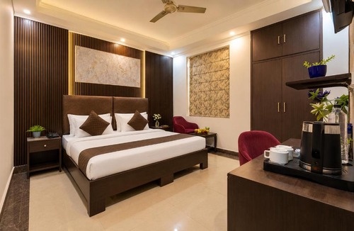 Noida Hotel | Hotel Diamond Stays Sector 51 Noida