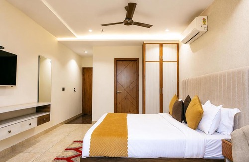 Mohali Hotel | Hotel Emience